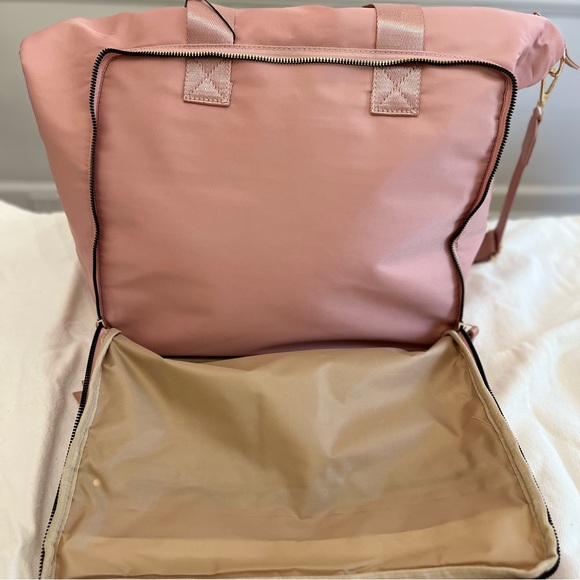 Pink soft padded nylon overnight laptop tote w/ double handle & adjustable strap - Picture 4 of 14